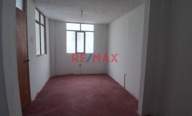 Oportunidad De Inversion. Venta De Casa En Zona Residencial En Urb. Banchero Rossi Nuevo Chimbote.