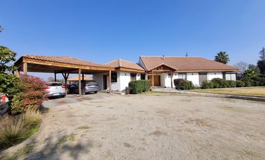 Espectacular Casa en Parcela en Condominio El Algarrobal, calle Pajaritos, Malloco, comuna de Peñaflor.