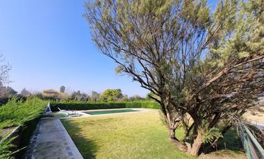 Espectacular Casa en Parcela en Condominio El Algarrobal, calle Pajaritos, Malloco, comuna de Peñaflor.