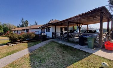 Espectacular Casa en Parcela en Condominio El Algarrobal, calle Pajaritos, Malloco, comuna de Peñaflor.