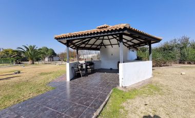 Espectacular Casa en Parcela en Condominio El Algarrobal, calle Pajaritos, Malloco, comuna de Peñaflor.