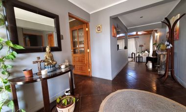 Espectacular Casa en Parcela en Condominio El Algarrobal, calle Pajaritos, Malloco, comuna de Peñaflor.