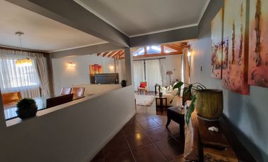 Espectacular Casa en Parcela en Condominio El Algarrobal, calle Pajaritos, Malloco, comuna de Peñaflor.