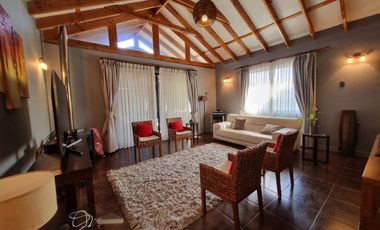 Espectacular Casa en Parcela en Condominio El Algarrobal, calle Pajaritos, Malloco, comuna de Peñaflor.