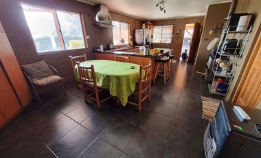 Espectacular Casa en Parcela en Condominio El Algarrobal, calle Pajaritos, Malloco, comuna de Peñaflor.