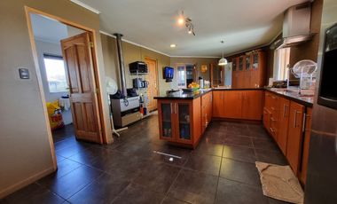 Espectacular Casa en Parcela en Condominio El Algarrobal, calle Pajaritos, Malloco, comuna de Peñaflor.