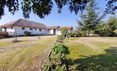 Espectacular Casa en Parcela en Condominio El Algarrobal, calle Pajaritos, Malloco, comuna de Peñaflor.