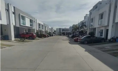 REMATO LINDA CASA EN FRACC. NATURA CERCA DEL AUTODROMO DE JALISCO
