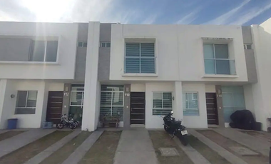 REMATO LINDA CASA EN FRACC. NATURA CERCA DEL AUTODROMO DE JALISCO
