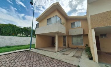Casa en Venta en Fracc. Privado, con portón eléctrico a dos hojas, acceso inmediato a jardín grande en Área común