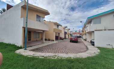Casa en Venta en Fracc. Privado, con portón eléctrico a dos hojas, acceso inmediato a jardín grande en Área común