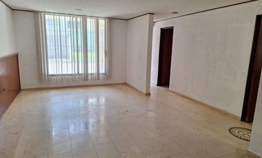Casa en Venta en Fracc. Privado, con portón eléctrico a dos hojas, acceso inmediato a jardín grande en Área común