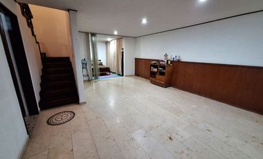 Casa en Venta en Fracc. Privado, con portón eléctrico a dos hojas, acceso inmediato a jardín grande en Área común