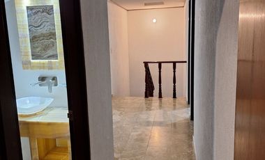 Casa en Venta en Fracc. Privado, con portón eléctrico a dos hojas, acceso inmediato a jardín grande en Área común