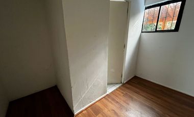 OPORTUNIDAD ! CASA CON GRAN UBICACIÓN Y EXCELENTE POTENCIAL PARA REMODELAR 4D2B + SERVICIOS - CENCO ALTO LAS CONDES