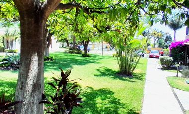 PRECIOSA CASA PARA SU MERECIDO DESCANSO ENTRE BELLOS JARDINES