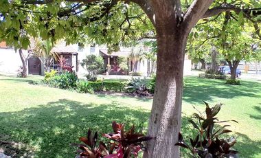 PRECIOSA CASA PARA SU MERECIDO DESCANSO ENTRE BELLOS JARDINES