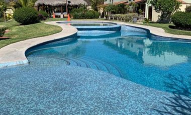 PRECIOSA CASA PARA SU MERECIDO DESCANSO ENTRE BELLOS JARDINES
