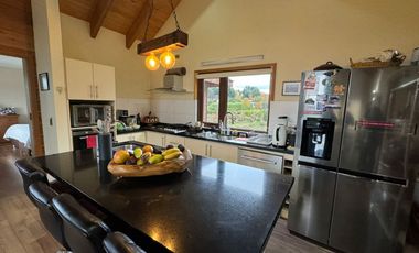 Casa, complejo de cabañas, salón - quincho