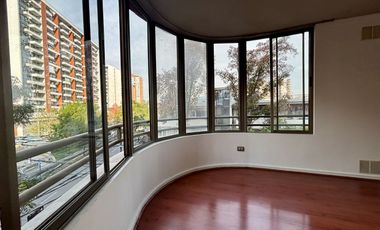 Se Vende 2 Dormitorios+ Estacionamiento .Av Perú