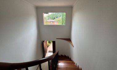 Venta Casa Poblado 2 Niveles en unidad cerrada