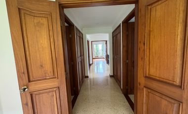 Venta Casa Poblado 2 Niveles en unidad cerrada