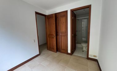 Venta Casa Poblado 2 Niveles en unidad cerrada