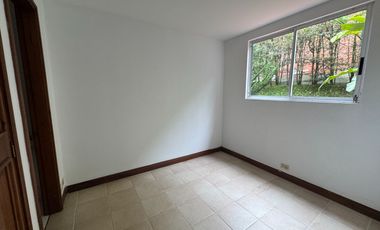 Venta Casa Poblado 2 Niveles en unidad cerrada