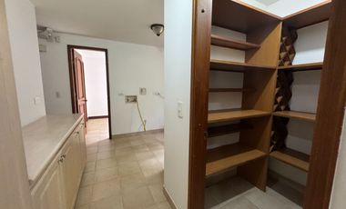 Venta Casa Poblado 2 Niveles en unidad cerrada