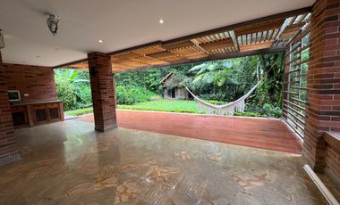 Venta Casa Poblado 2 Niveles en unidad cerrada