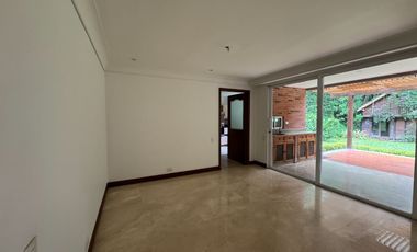 Venta Casa Poblado 2 Niveles en unidad cerrada