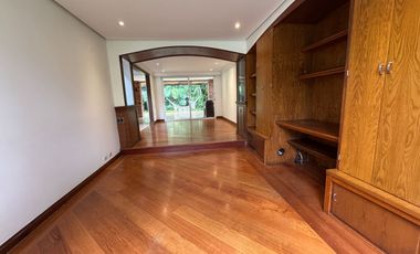 Venta Casa Poblado 2 Niveles en unidad cerrada