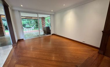 Venta Casa Poblado 2 Niveles en unidad cerrada