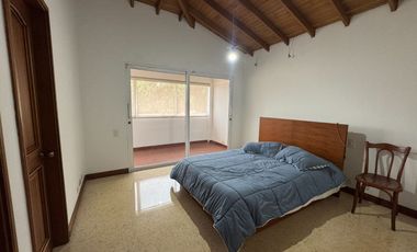 Venta Casa Poblado 2 Niveles en unidad cerrada