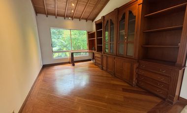 Venta Casa Poblado 2 Niveles en unidad cerrada