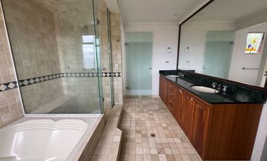 Venta Casa Poblado 2 Niveles en unidad cerrada