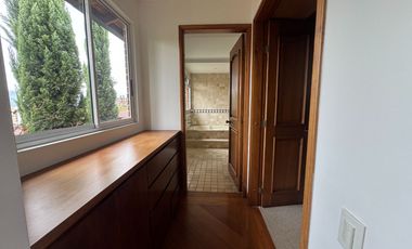 Venta Casa Poblado 2 Niveles en unidad cerrada