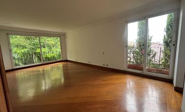 Venta Casa Poblado 2 Niveles en unidad cerrada