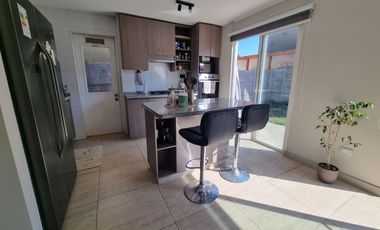 Arriendo 3D y 2B en Chicauma casa