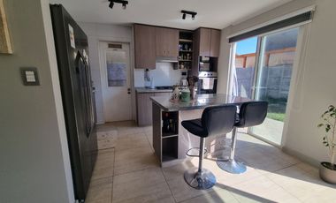 Arriendo 3D y 2B en Chicauma casa