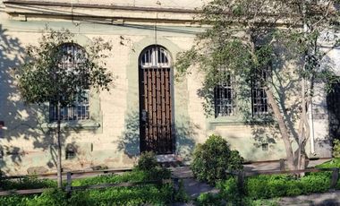 Se vende casa en Santiago Concha.