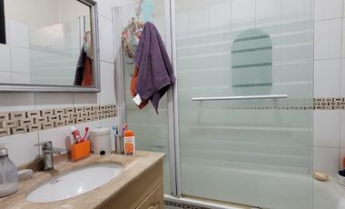 Se vende casa en Santiago Concha.