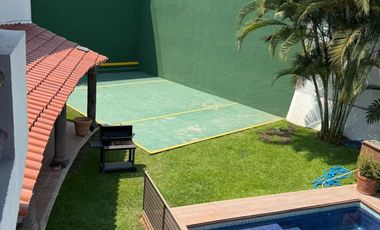 Hermosa casa en venta, Cuernavaca. Fraccionamiento Burgos.