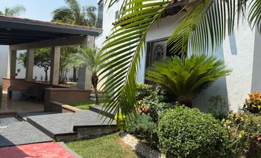Hermosa casa en venta, Cuernavaca. Fraccionamiento Burgos.