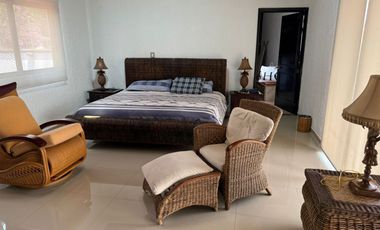 Hermosa casa en venta, Cuernavaca. Fraccionamiento Burgos.