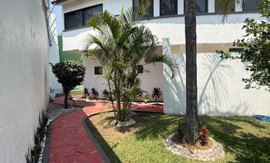 Hermosa casa en venta, Cuernavaca. Fraccionamiento Burgos.