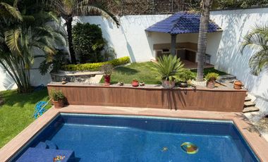 Hermosa casa en venta, Cuernavaca. Fraccionamiento Burgos.