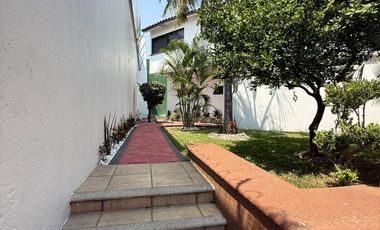 Hermosa casa en venta, Cuernavaca. Fraccionamiento Burgos.