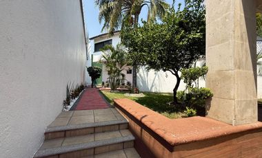 Hermosa casa en venta, Cuernavaca. Fraccionamiento Burgos.