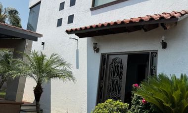 Hermosa casa en venta, Cuernavaca. Fraccionamiento Burgos.